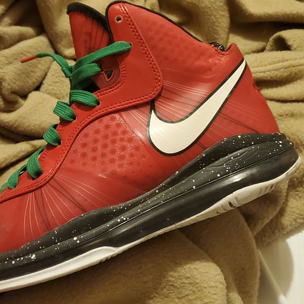 Labron nike Christmas shoes limited edition